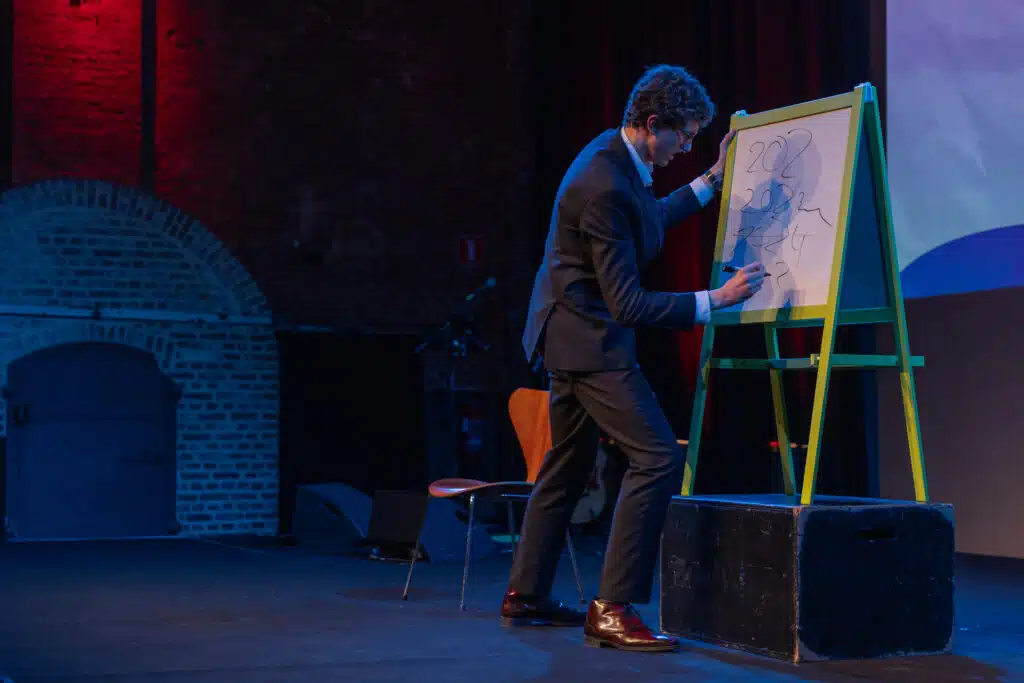 Cezar Vinckier | Barnum Roeselare | 'De absurditeit van oudjaar'